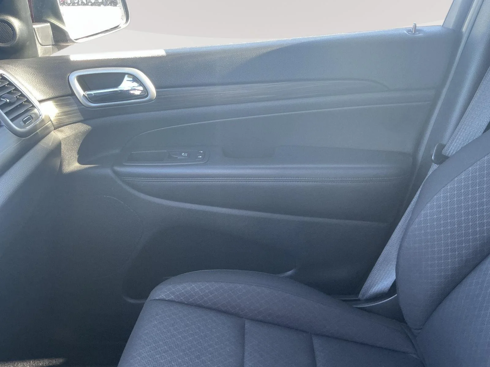 Used 2020 RED JEEP LARE image 4