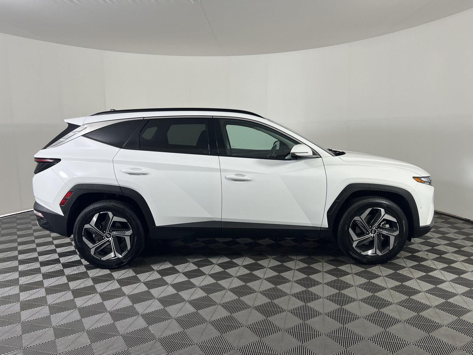 Used 2024 White Pearl Hyundai Limited image 29