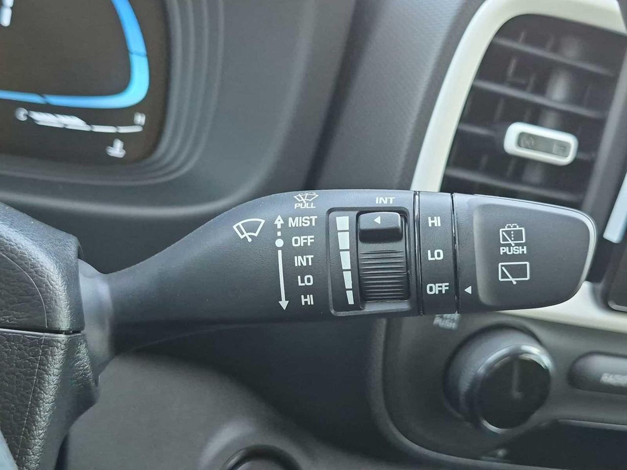 2026 Hyundai Venue SEL - Photo 24