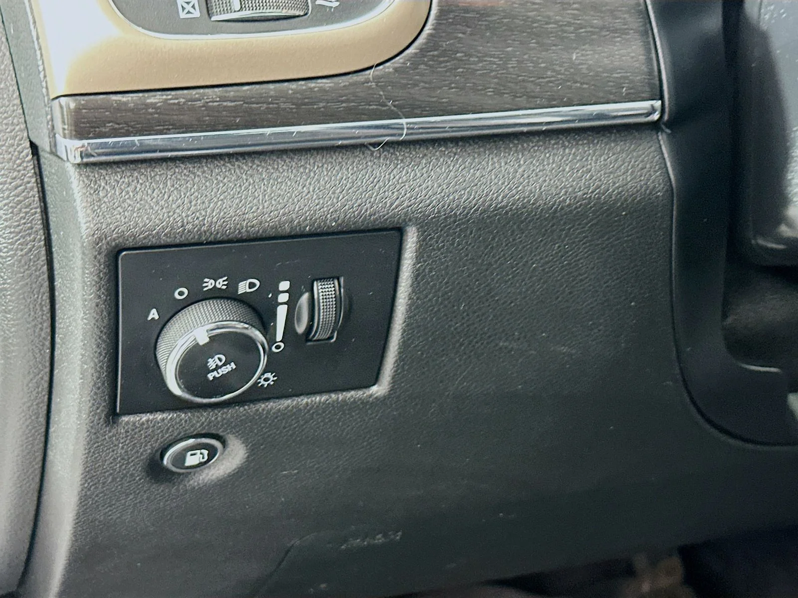 Used 2017 Bright White Clearcoat Jeep Limited image 11