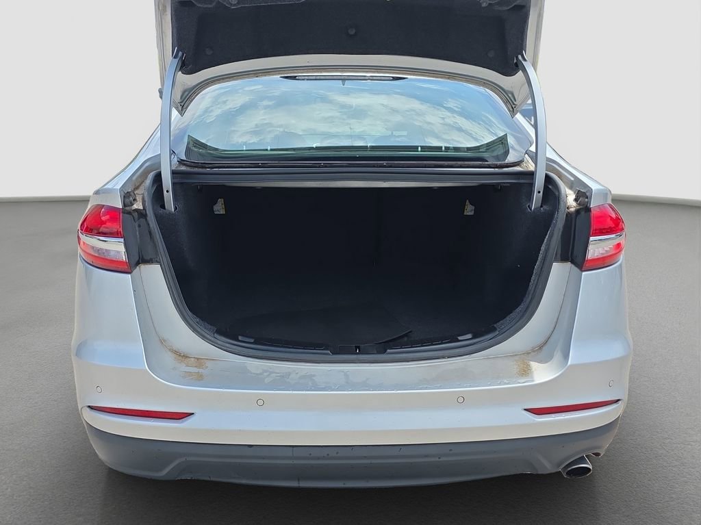 Used 2019 Silver Ford SEL image 17