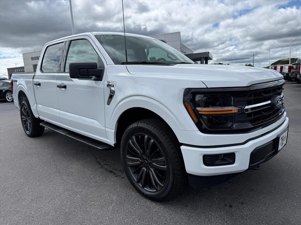 New 2026 Oxford White Ford XLT image 3