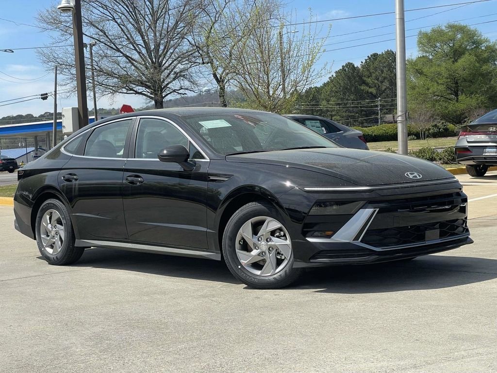 2026 Hyundai Sonata SE's photo
