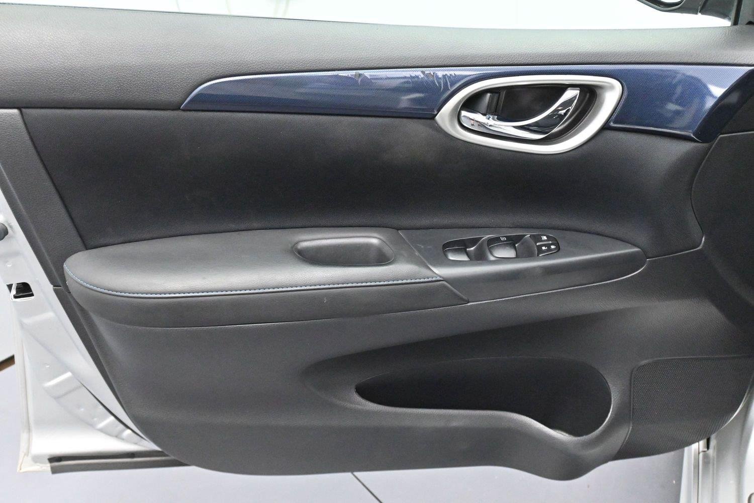 Used 2017 Brilliant Silver Nissan SR Turbo image 10