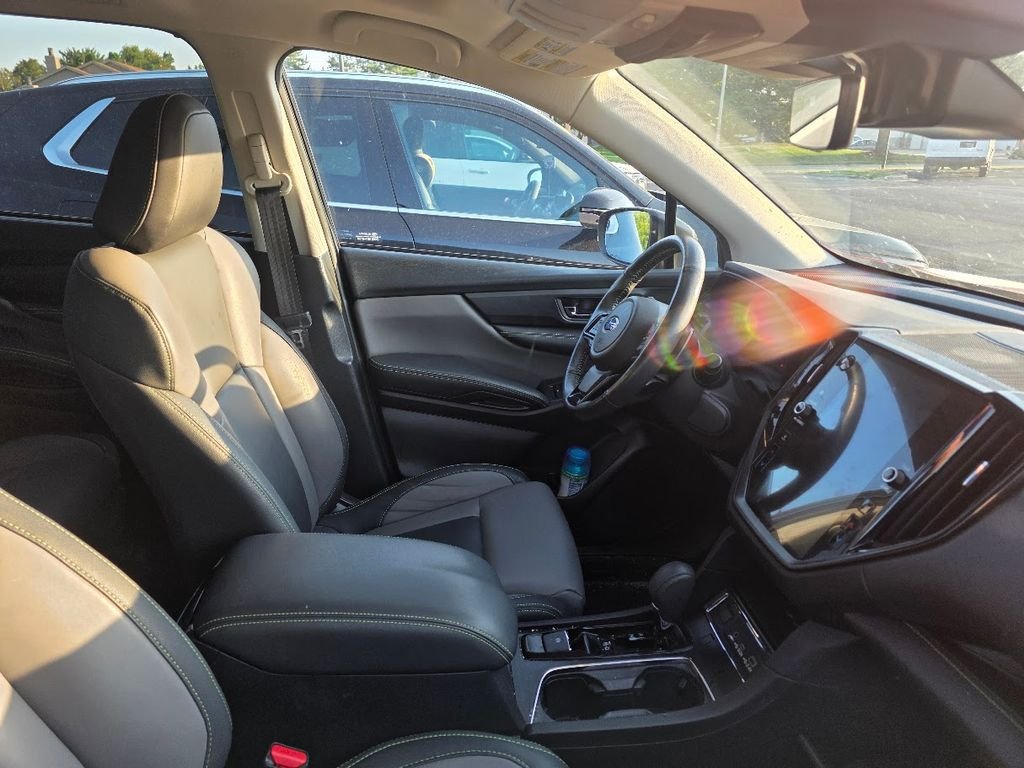 Used 2025 Crimson Red Pearl Subaru Onyx Edition image 4
