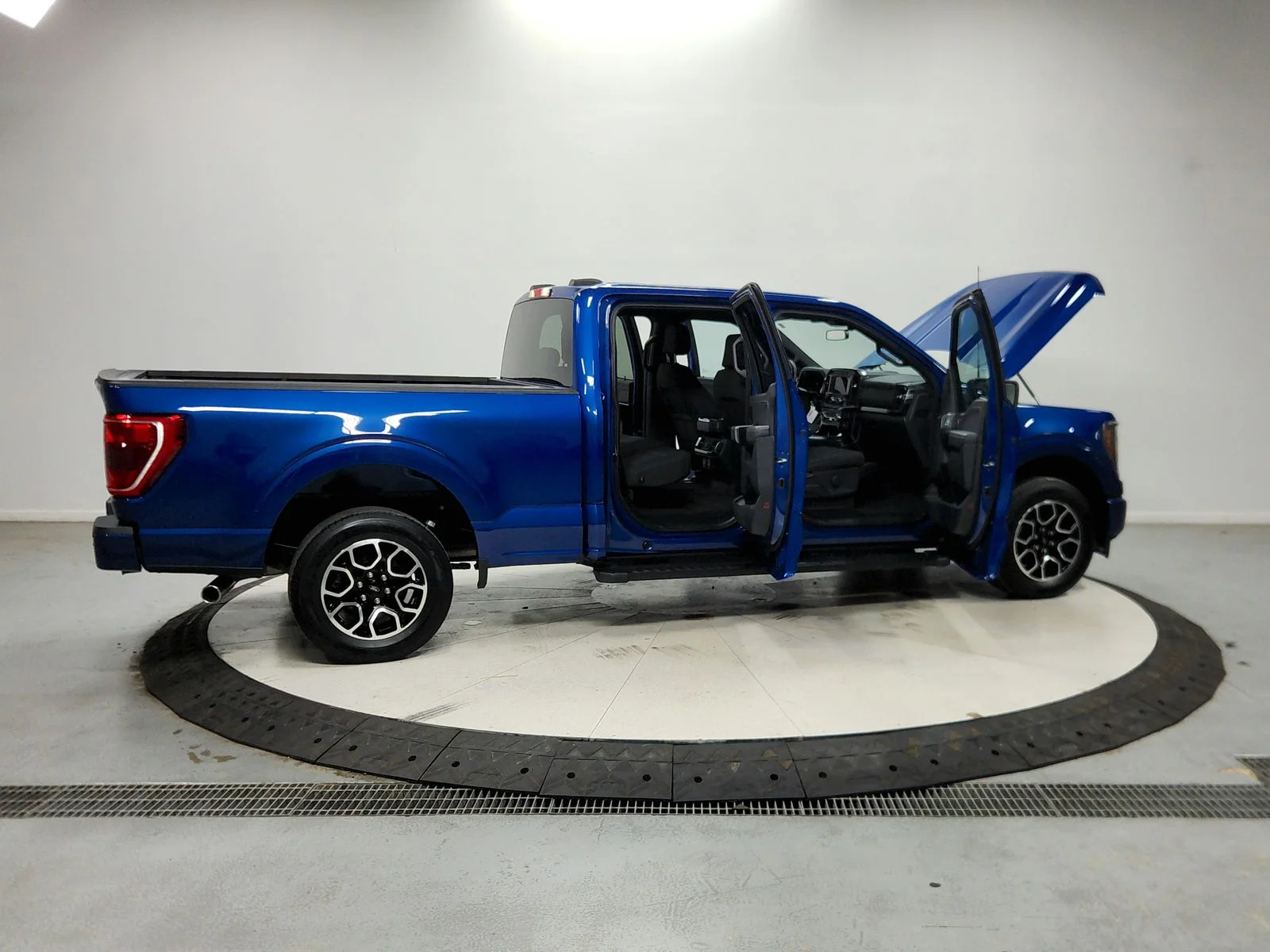 Used 2023  Ford XLT image 17