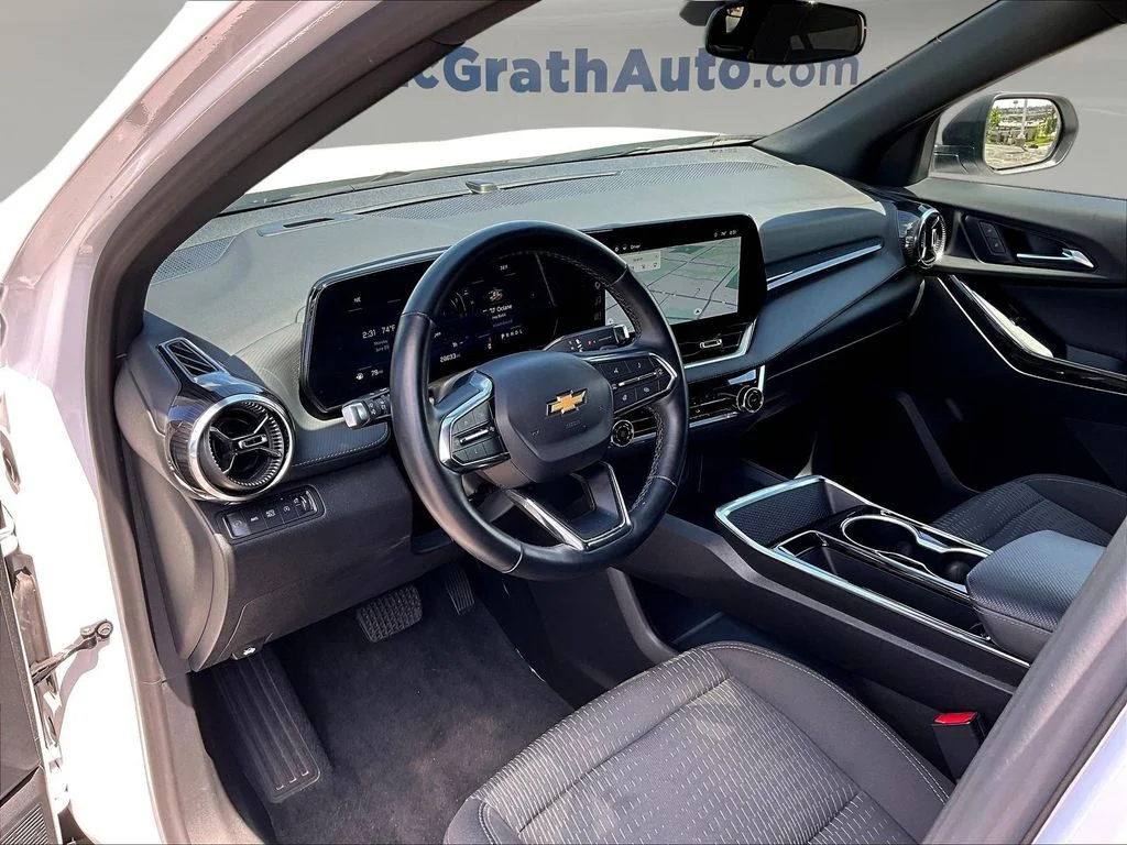 Used 2025 White Chevrolet LT image 21