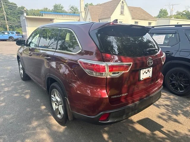 Used 2014 Red Toyota  image 3