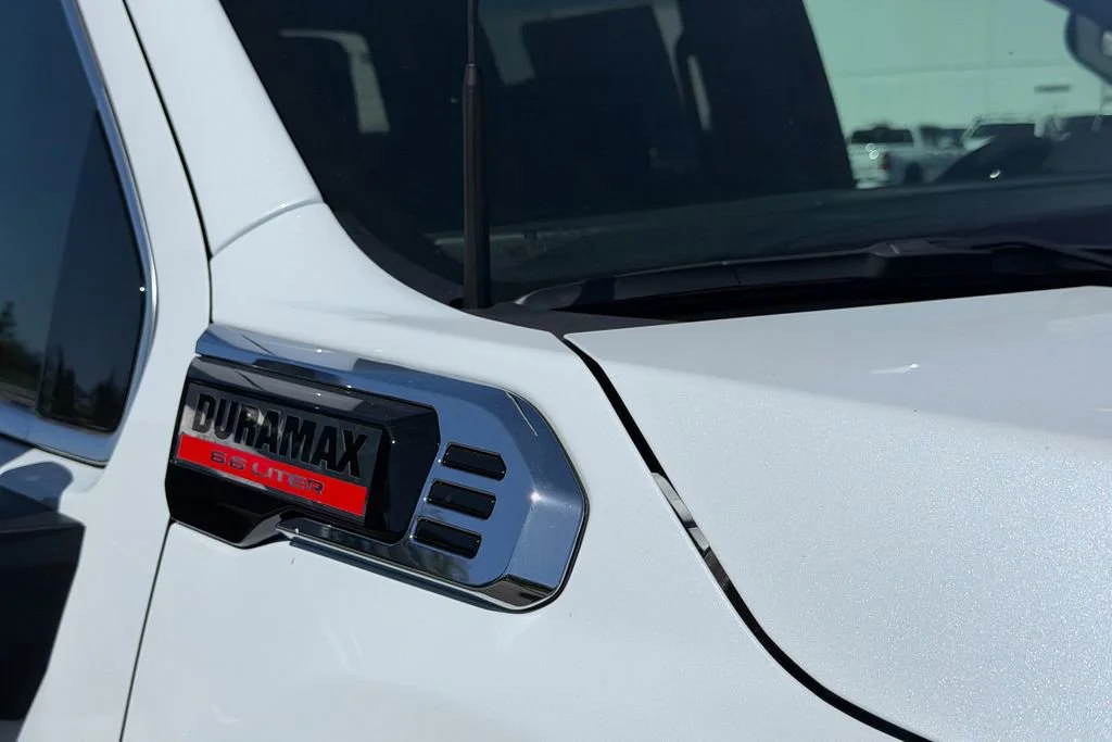 New 2026 Glacier White Tricoat GMC SLT image 5