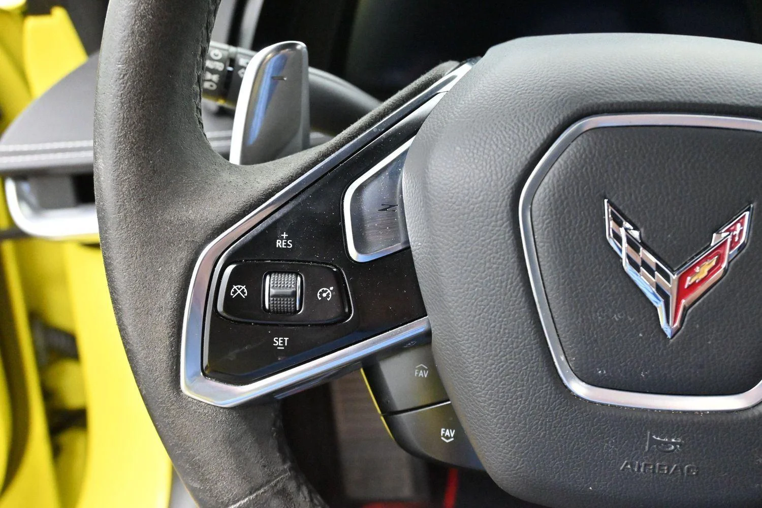 Used 2021 ACCELERATE YELLOW METALLIC Chevrolet 1LT image 20
