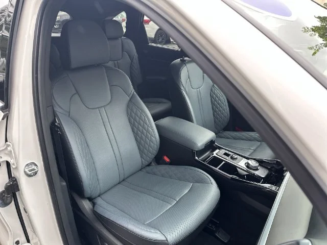 Used 2025 White Kia SX Prestige image 27