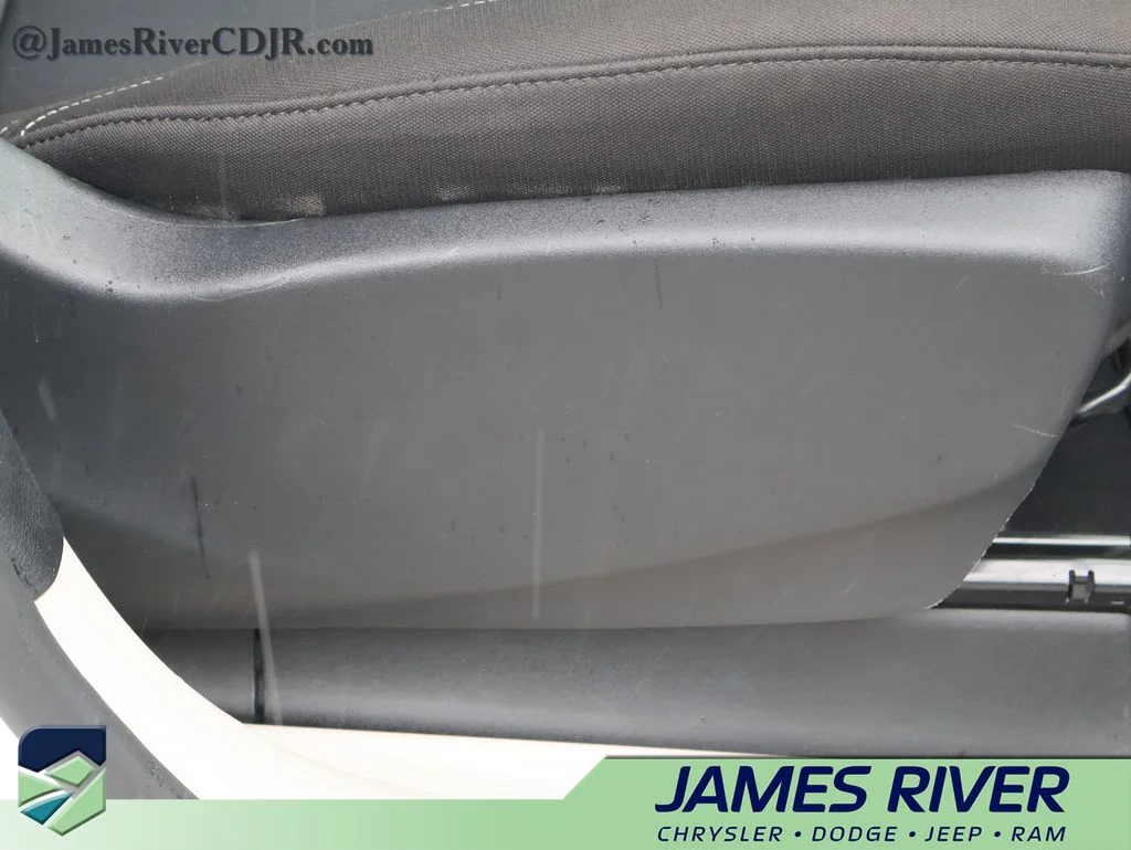 Used 2023 White Chrysler LX image 10