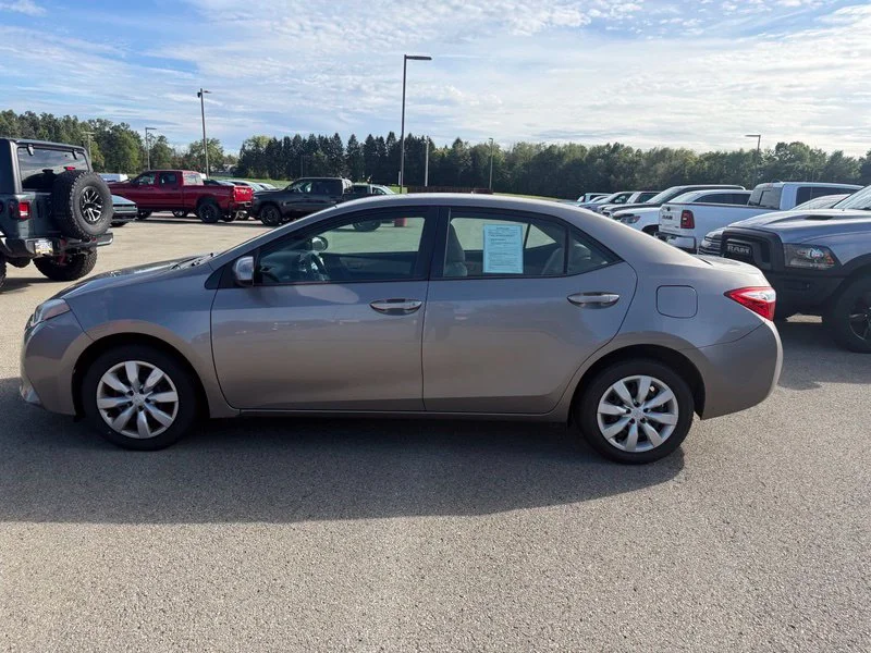 Used 2015 Brown Toyota LE image 16