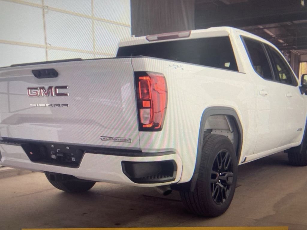 Used 2024 White GMC Elevation image 5