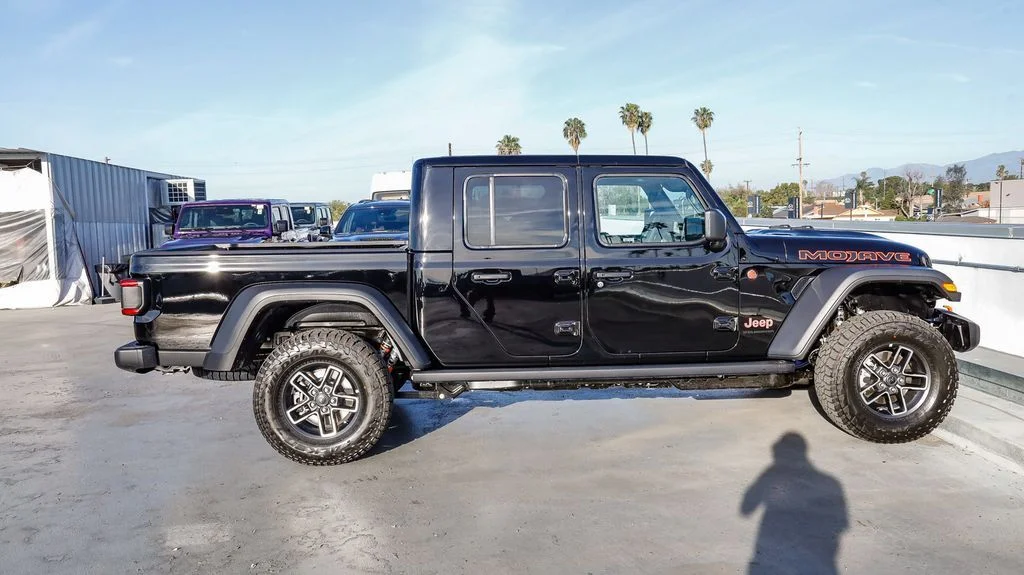 New 2026 Black Jeep Mojave image 13