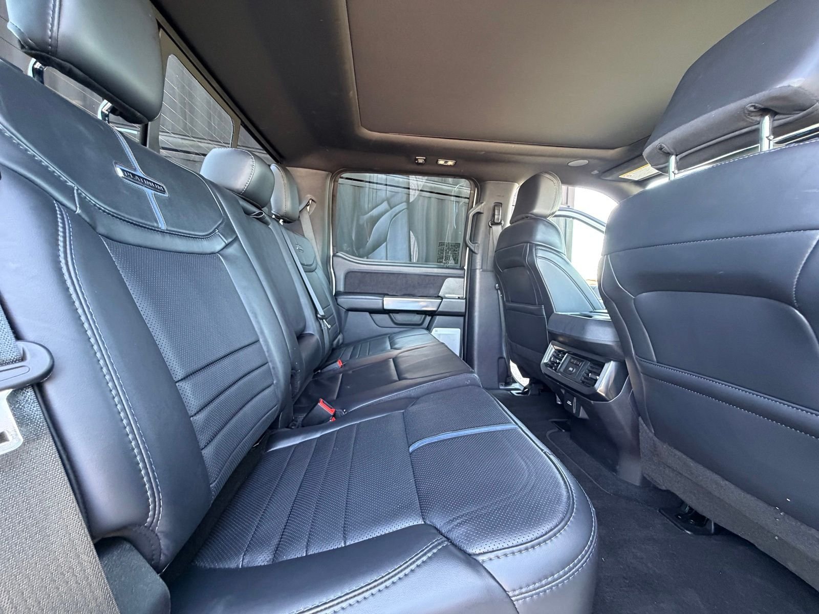 2025 Ford F-350 Super Duty Platinum - Photo 31
