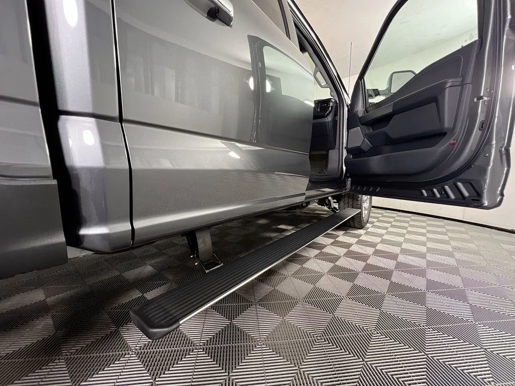 New 2026 Carbonized Gray Metallic Ford Lariat image 33