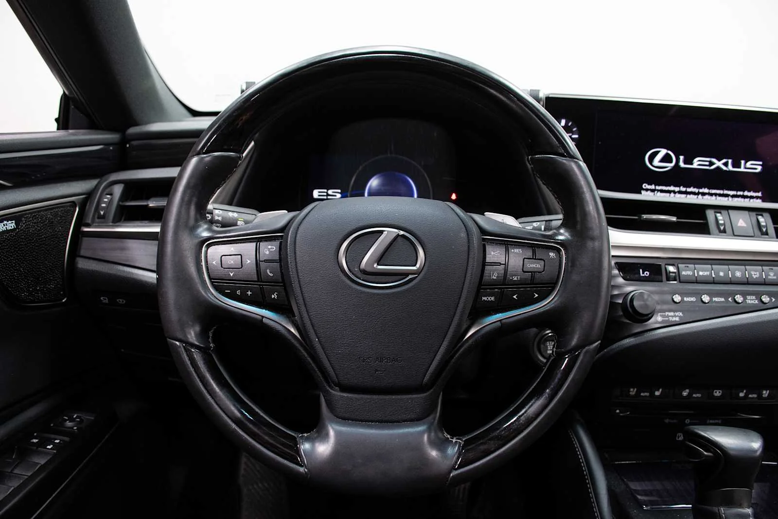 Used 2019 Obsidian Lexus Ultra Luxury image 15