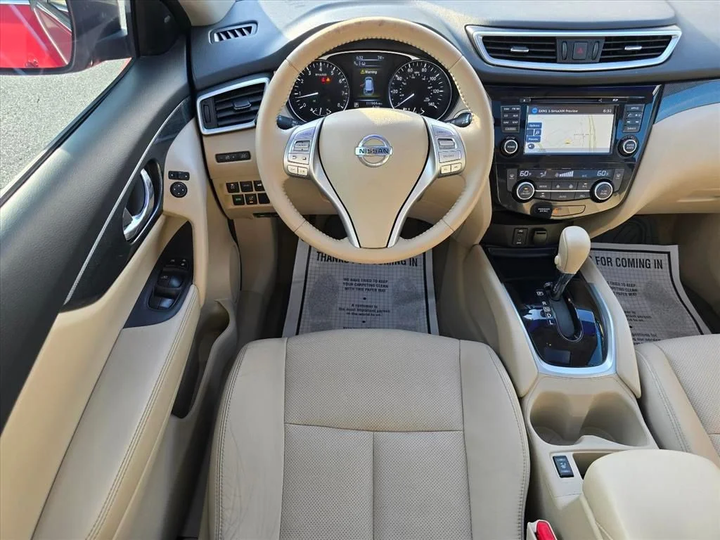 Used 2015 Red Nissan SL image 3