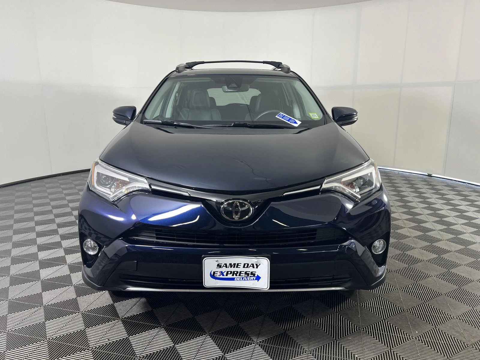 Used 2018 Galactic Aqua Mica Toyota Limited image 8