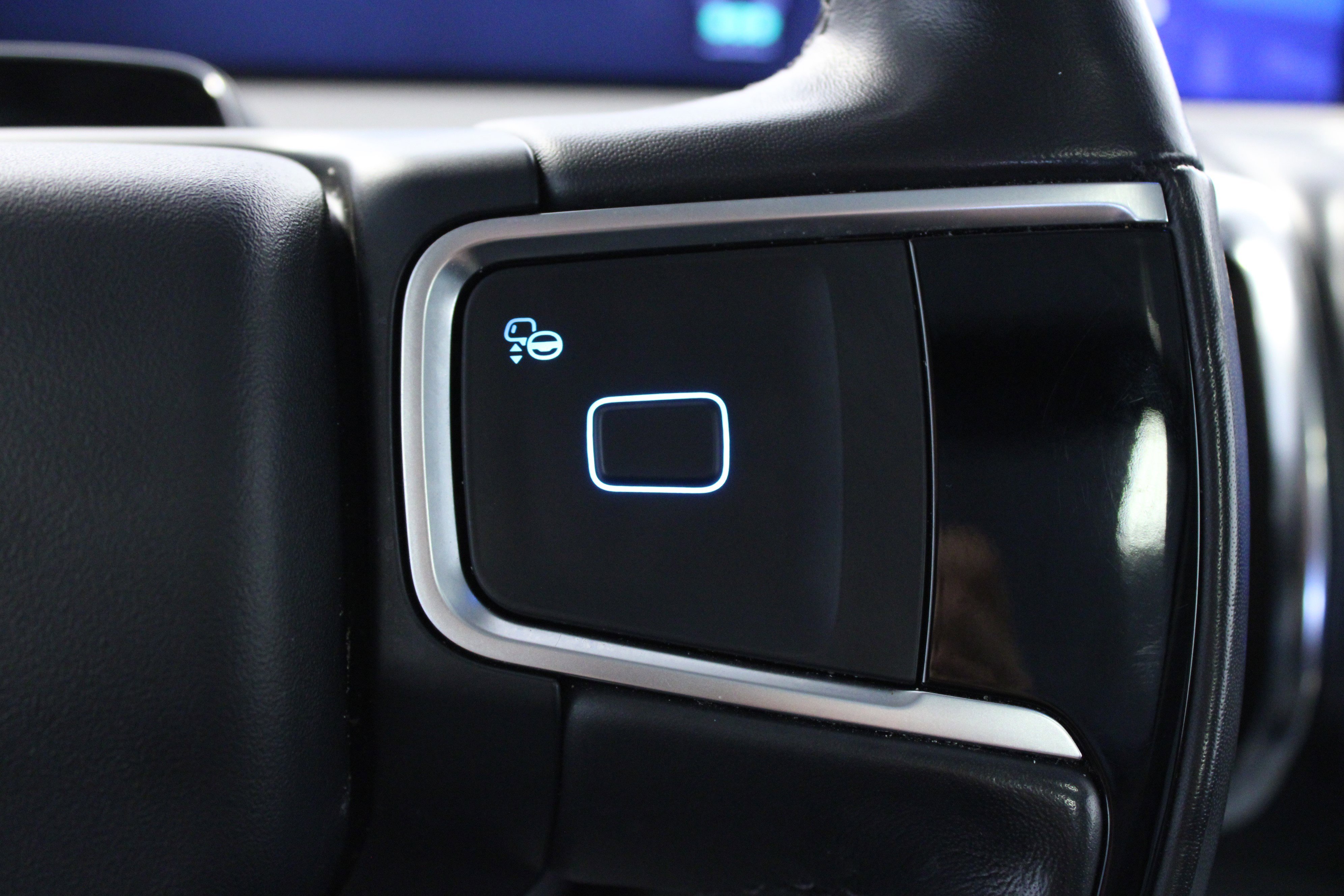Used 2025 Black Metallic Ford Platinum image 22