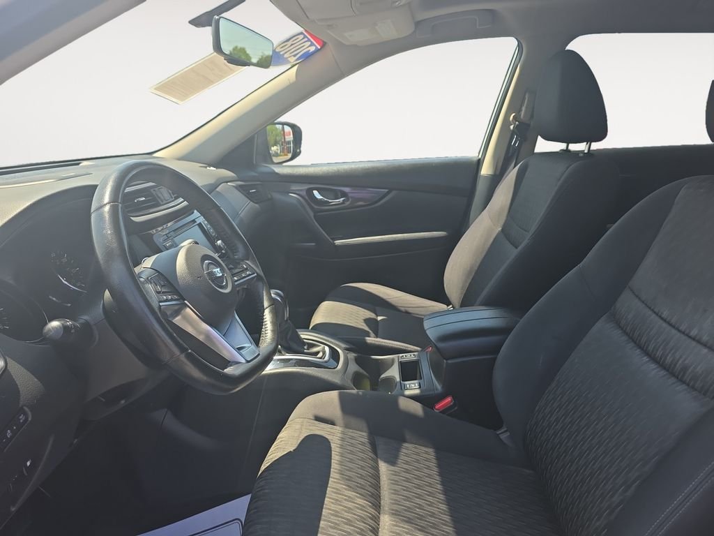 Used 2018 Silver Nissan SV image 9