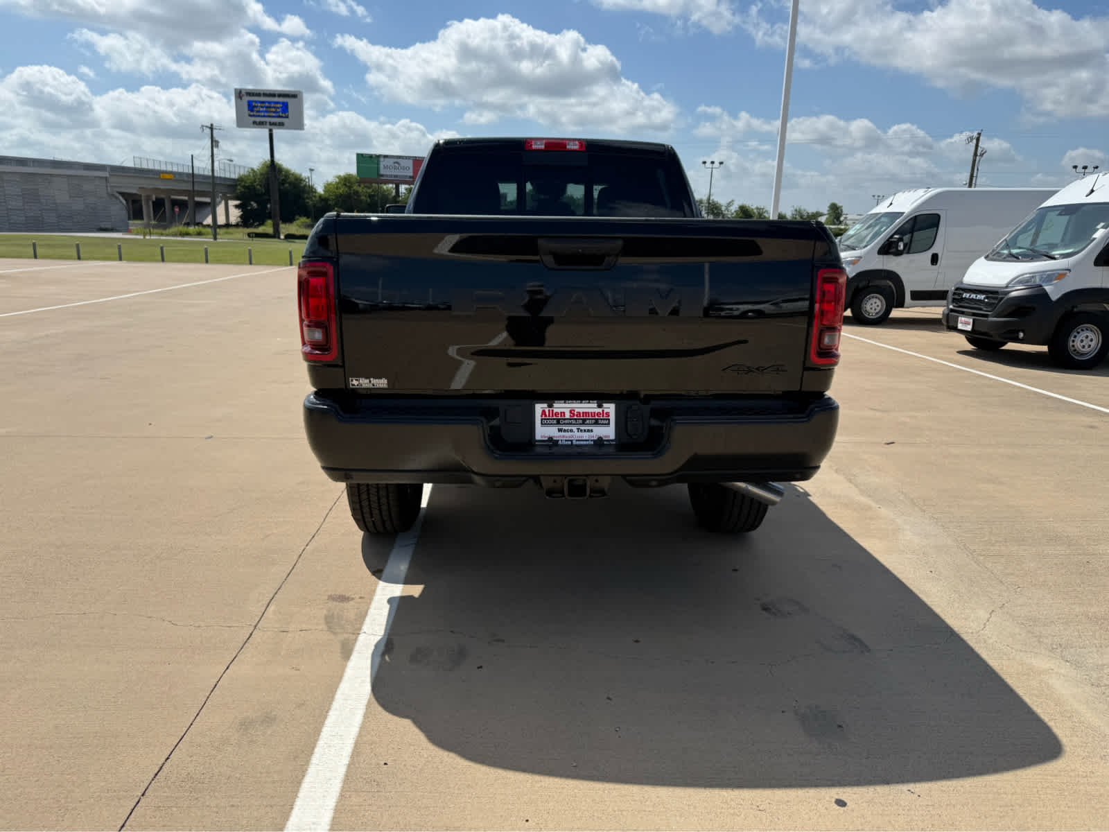 New 2026 Diamond Black Crystal Pearl-Coat Exterior Paint RAM Tradesman image 7