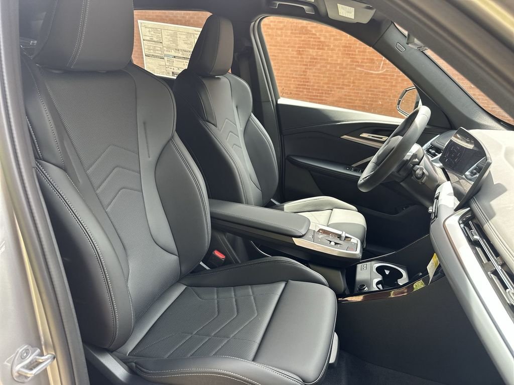 Used 2025 Silver BMW xDrive28i image 26