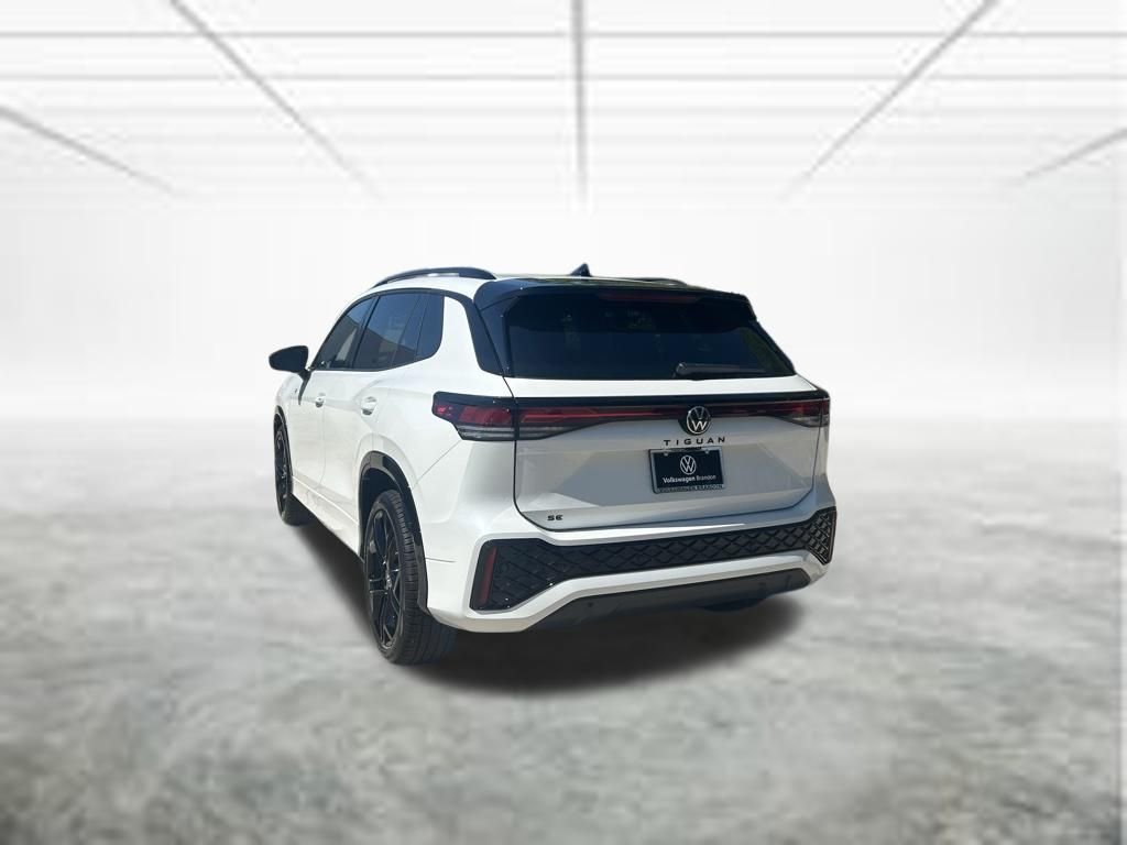 New 2026 White/off-white Volkswagen 2.0T SE R-Line Black image 4