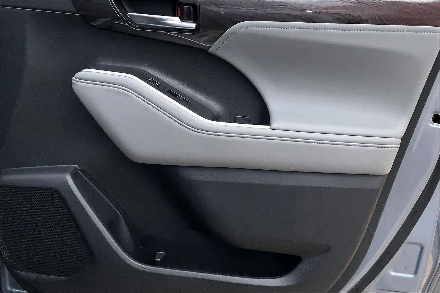Used 2024 Moon Dust Toyota Platinum image 26