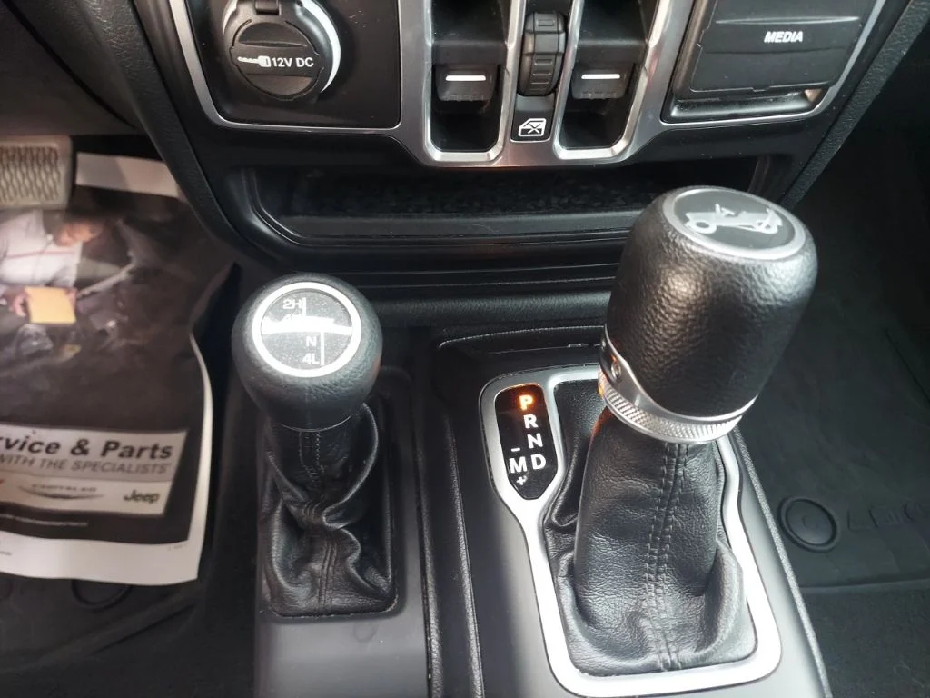 Used 2018 Silver Jeep Unlimited Sport S image 28