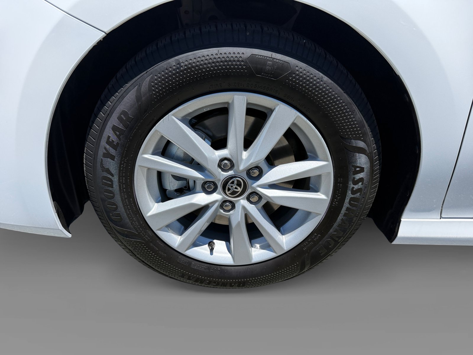 Used 2026 Ice Toyota LE image 9