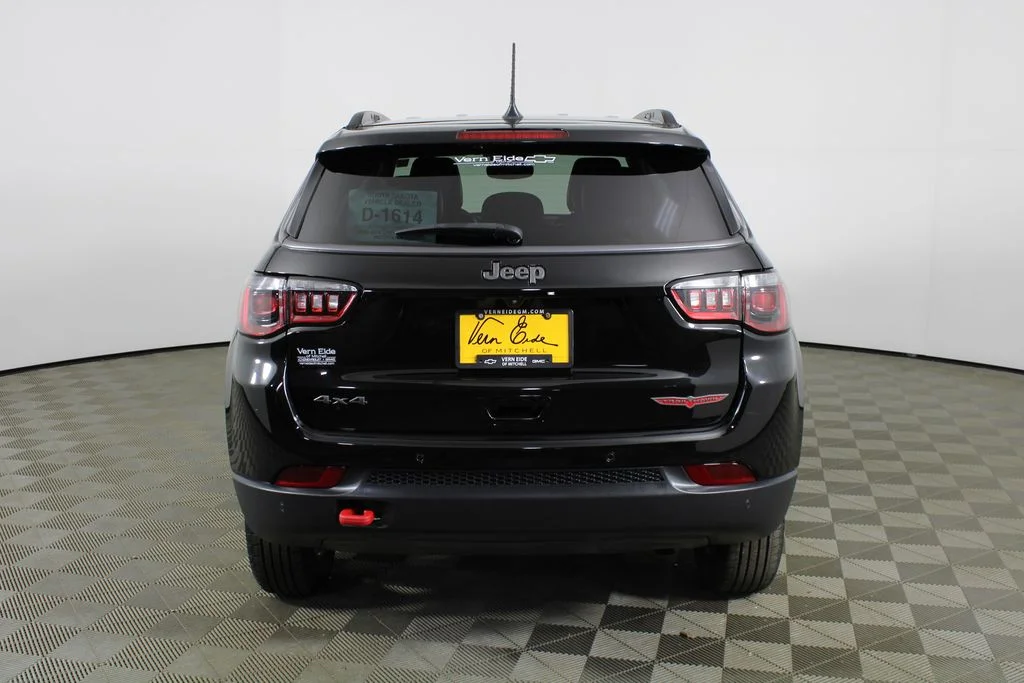 Used 2022 Black Jeep Trailhawk image 6
