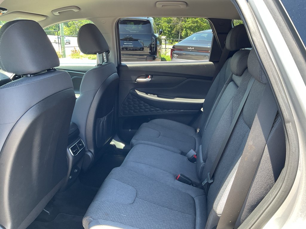 Used 2022 Shimmering Silver Hyundai SE image 17