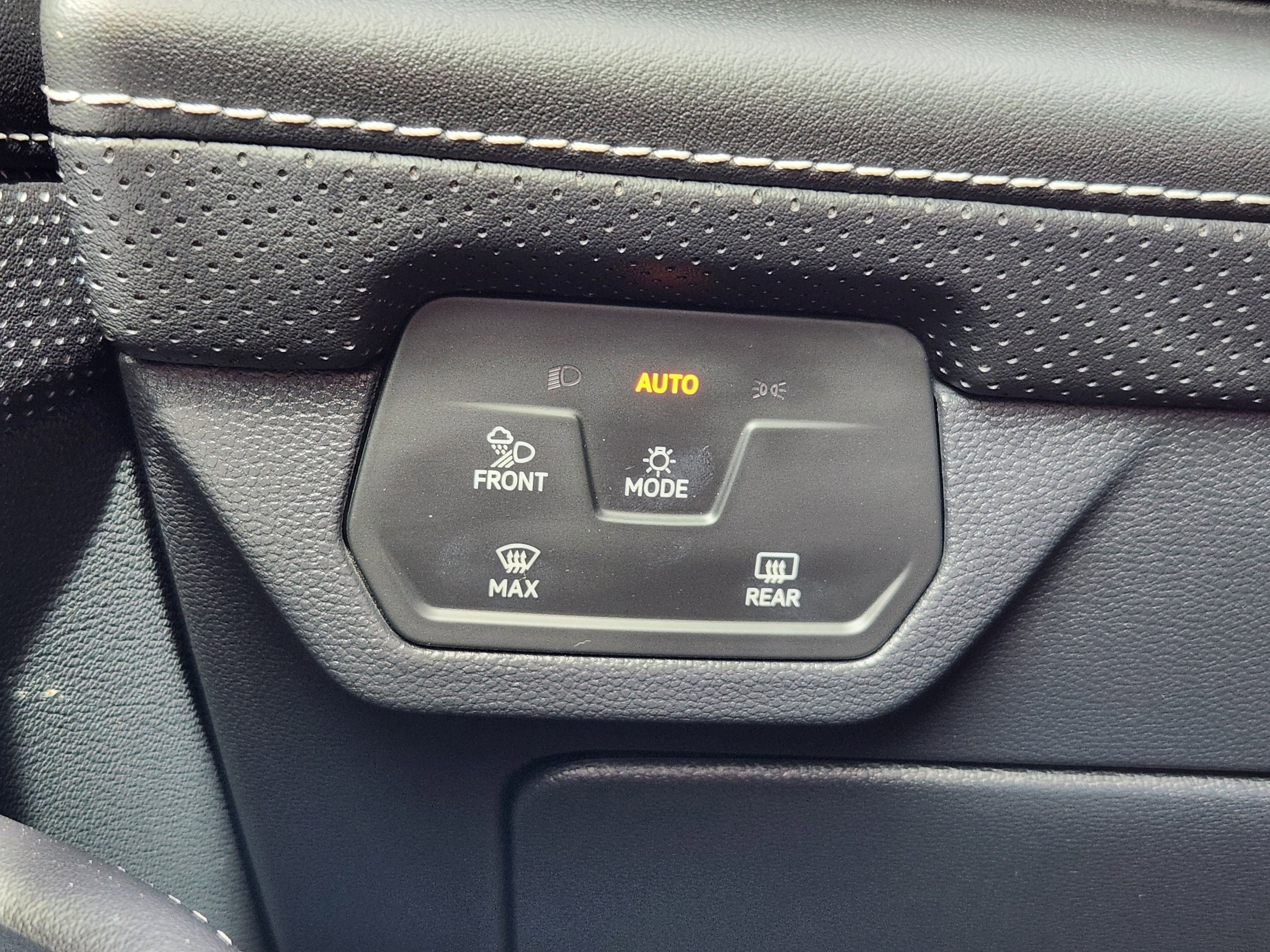 2025 Volkswagen Atlas SE w/Tech - Photo 18