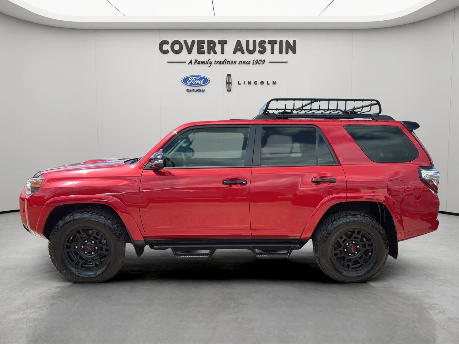 Used 2021 Red Toyota Venture image 2