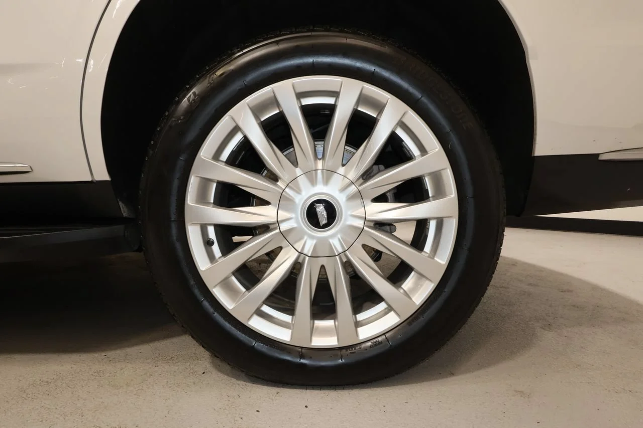 Used 2023 Crystal White Tricoat Cadillac Luxury image 36