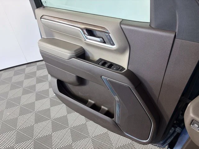 Used 2024  GMC SLE image 21