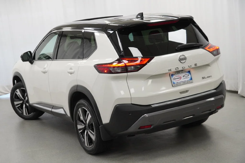 Used 2023 Pearl White Trico Nissan SL image 15
