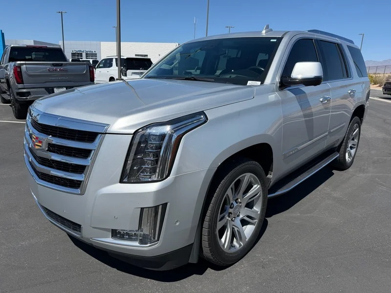 Used 2020 RADIANT SILVER METALLIC Cadillac Luxury image 7