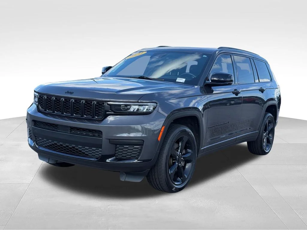 Used 2022 Gray Jeep Altitude image 1