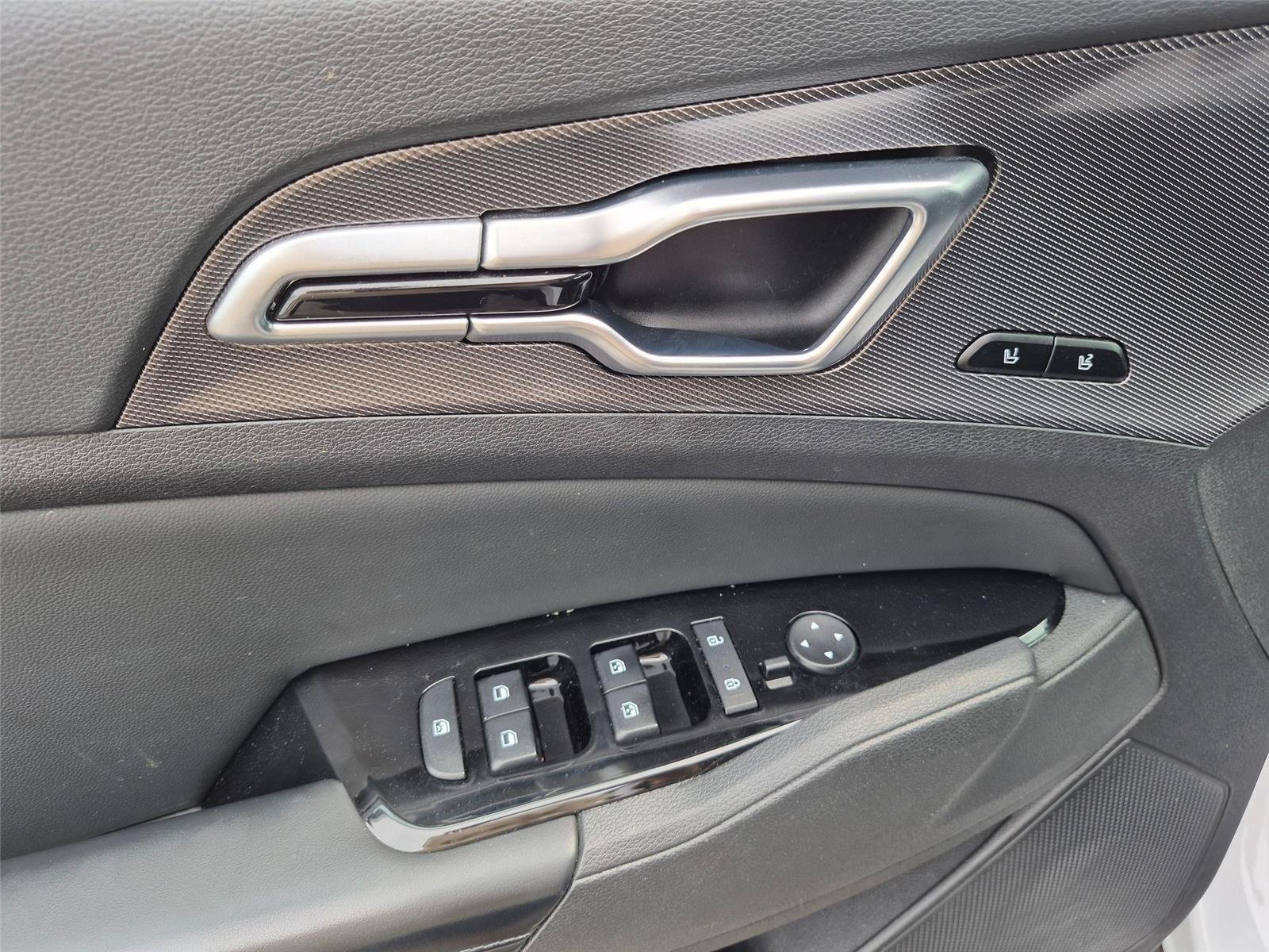 Used 2023 Glacial White Pearl Kia SX image 12