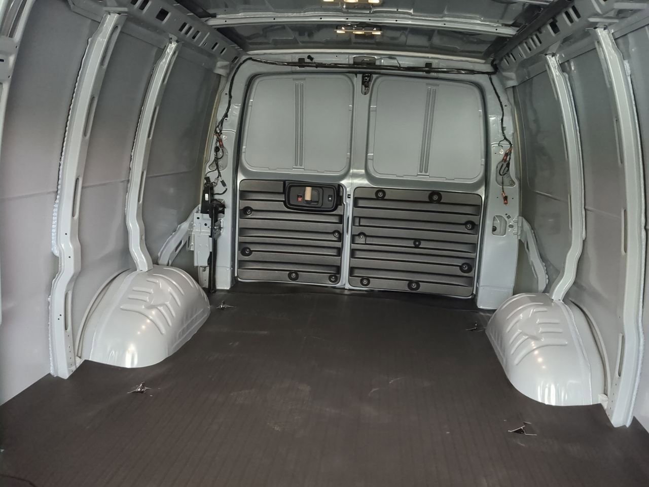 2026 GMC Savana Cargo Work Van - Photo 22