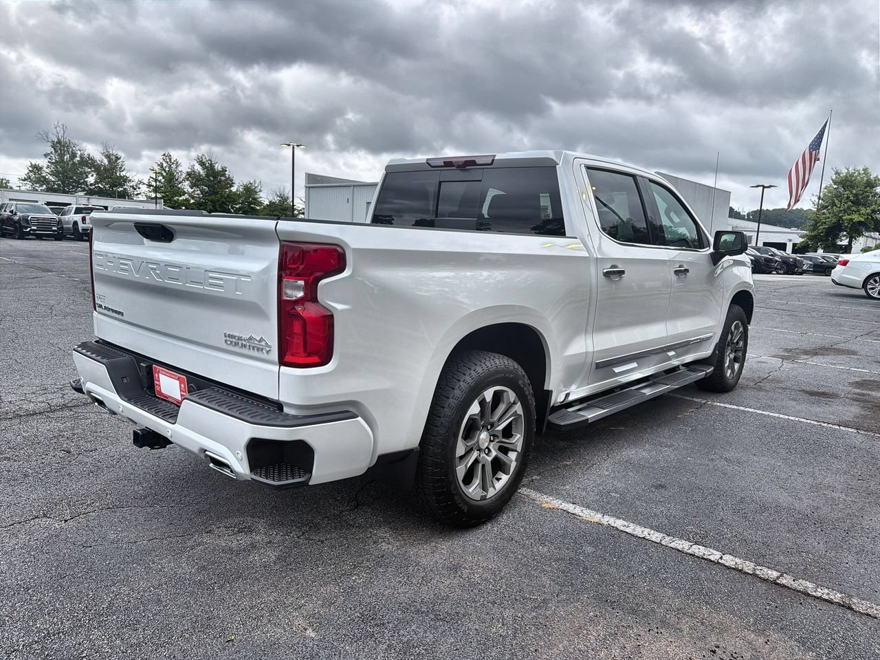 Used 2024 Iridescent Pearl Tricoat Chevrolet High Country image 8
