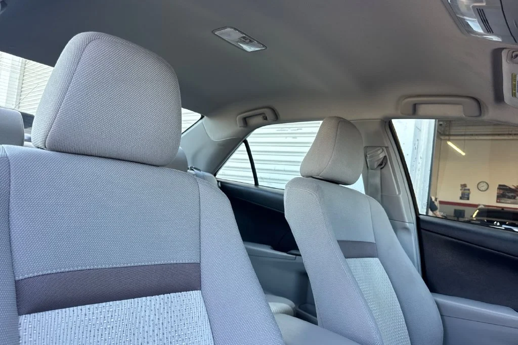 Used 2014 Classic Silver Metallic Toyota LE image 20