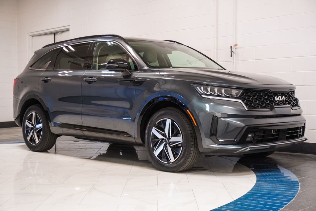 Used 2022 Gray Kia EX image 5
