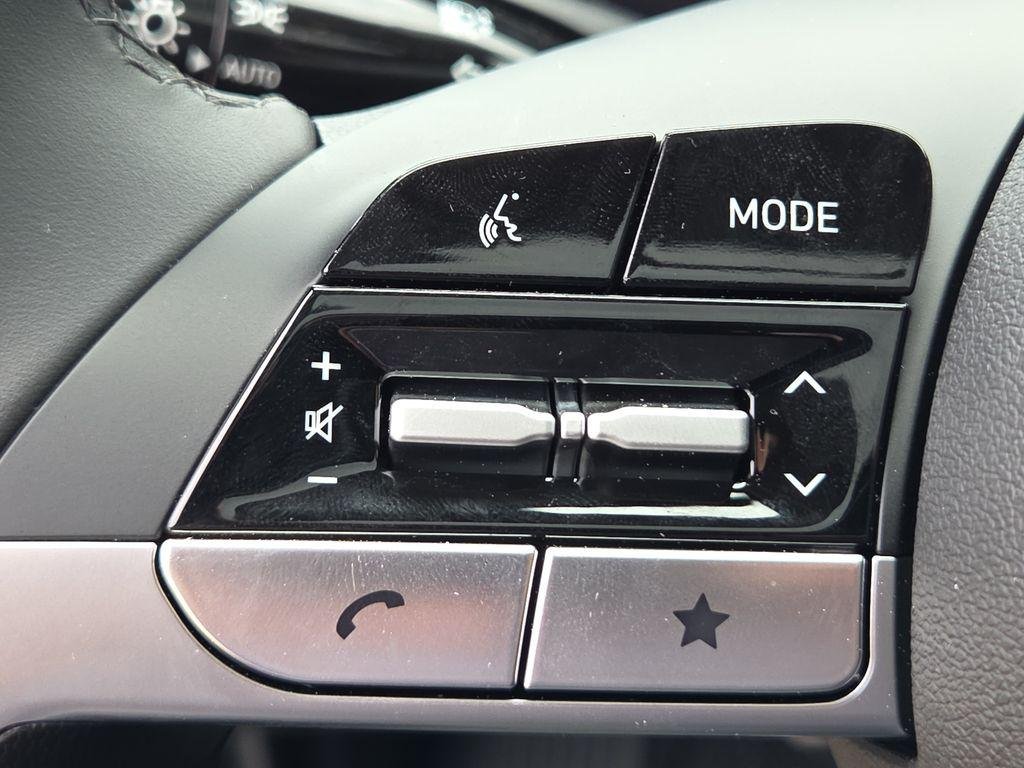 2025 Hyundai Elantra Limited - Photo 24