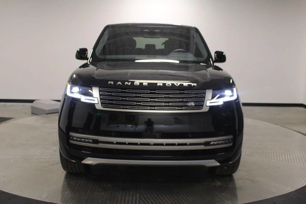 New 2026 Santorini Black Land Rover SE image 9
