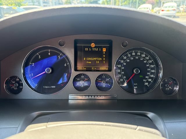 Used 2004 Black Volkswagen V8 image 23