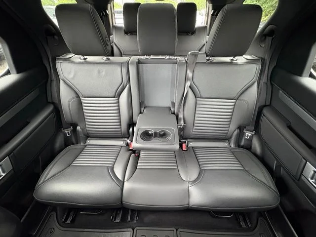 New 2026 Carpathian Grey Land Rover Dynamic SE image 40